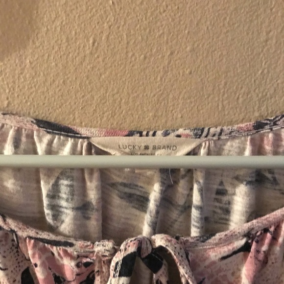 Women’s Lucky Brand top, size medium - Picture 2 of 5